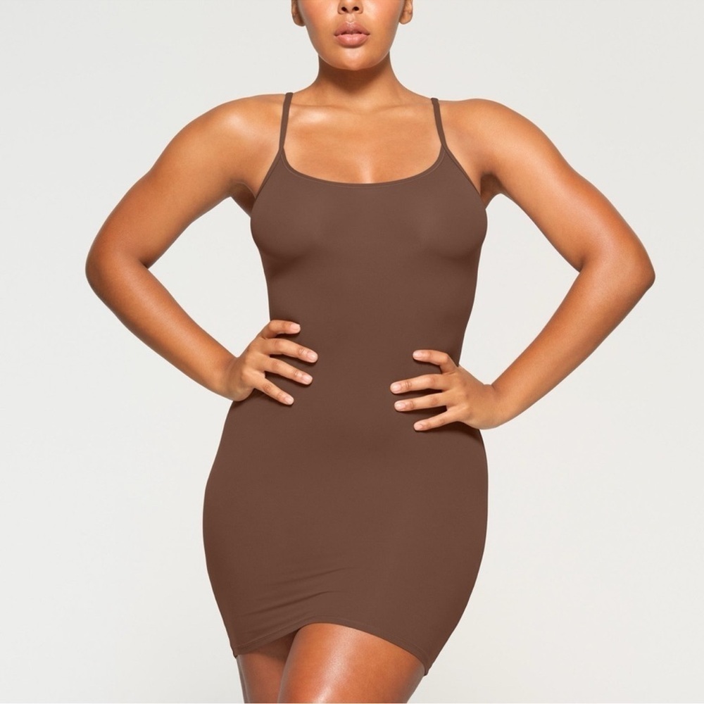 Skims M FITS EVERYBODY B22 SLIP DRESS Jasper Brown NWT - Picture 2 of 5